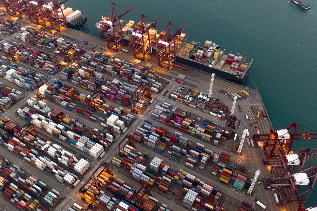 Sejarah Logistik di Indonesia: Dari Jalur Rempah hingga Era Digital Container 4197259 1280 1024x682